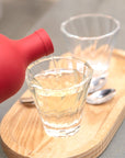 Filter-in-bottle for cold brew loose leaf tea, 750 ml with integrated filter and silicone lid. Fridge to tableware.