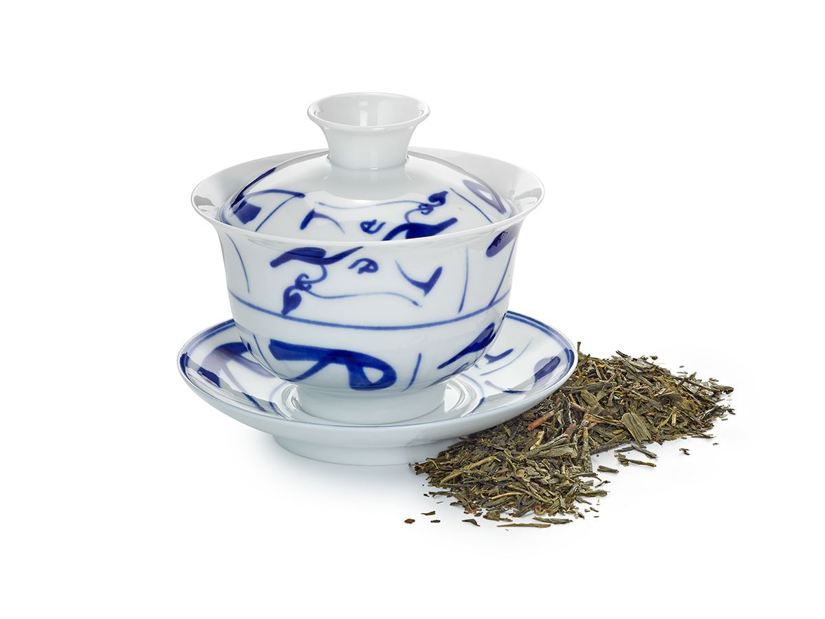 Traditional Chinese white porcelain gaiwan  with elegant blue design