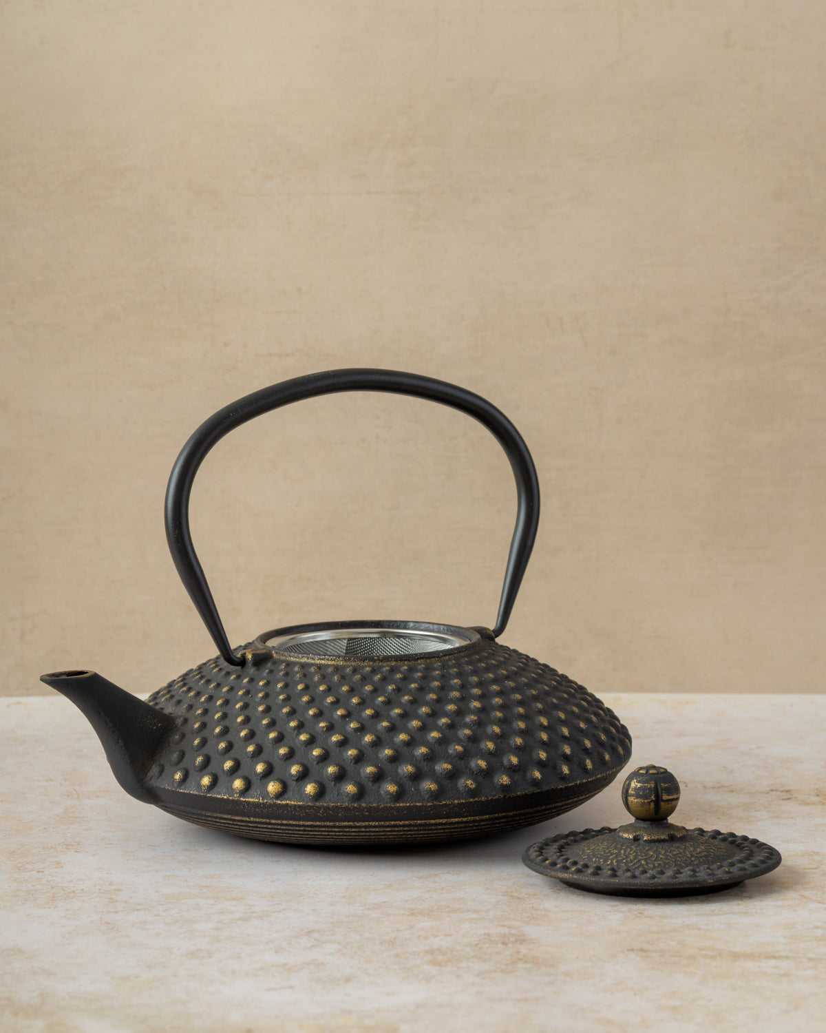Decorative cast iron teapot with stainless steel mesh filter, capacity 1.2 litre