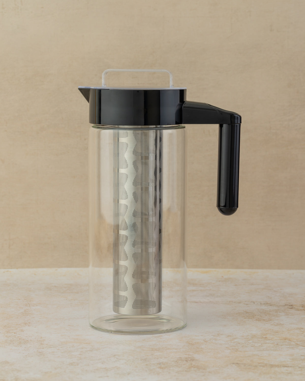 Durable borosilicate glass iced tea brewer, removable stainless steel infuser and a screw top lid BPA-free lid, capacity 1.3lt