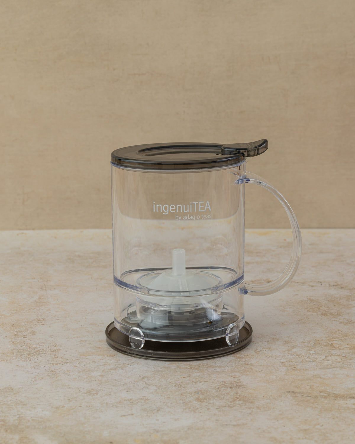 Clear BPA-free IngenuiTea pot with filter and coaster, capacity 450ml